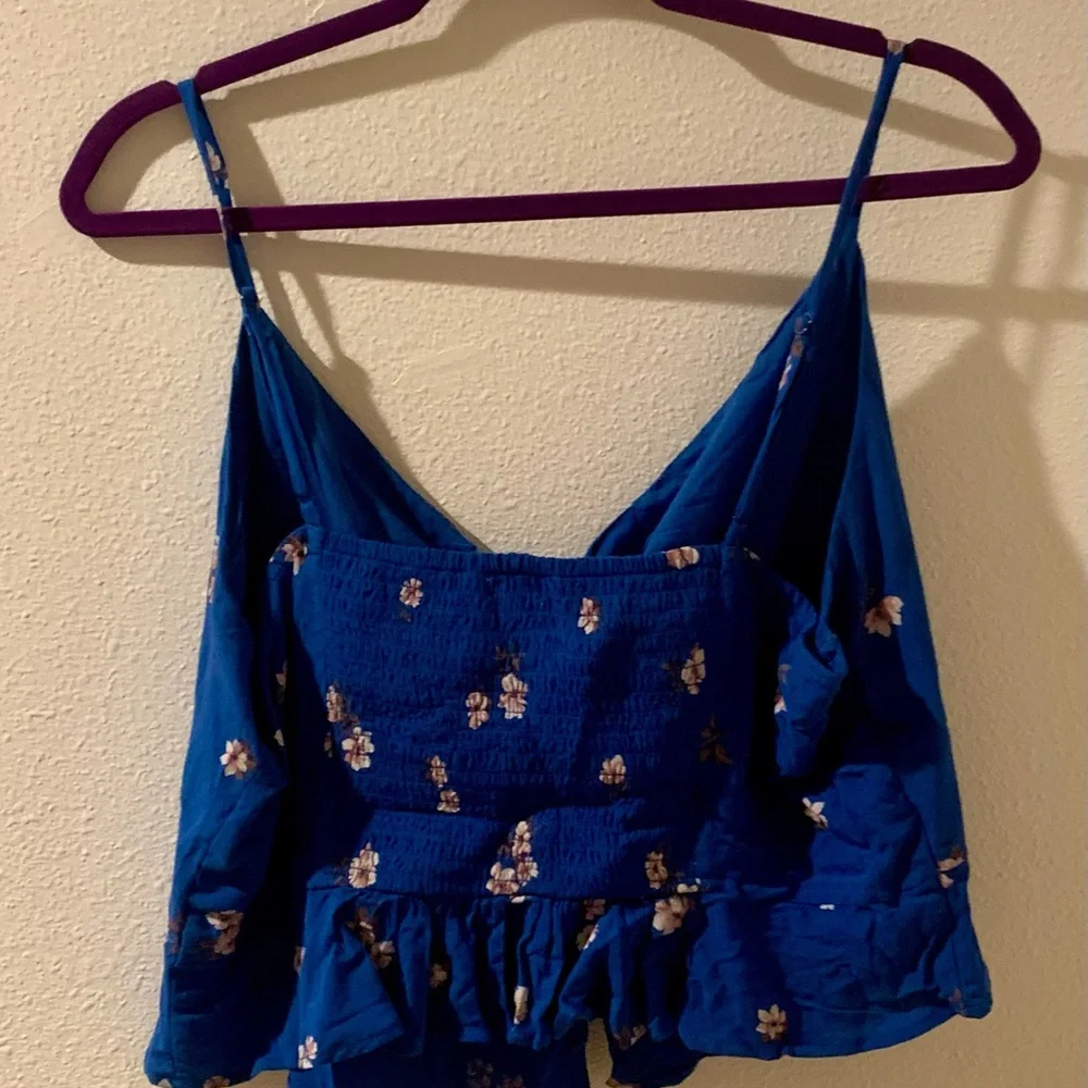 American Eagle Blue floral blouse - Picture 2 of 9